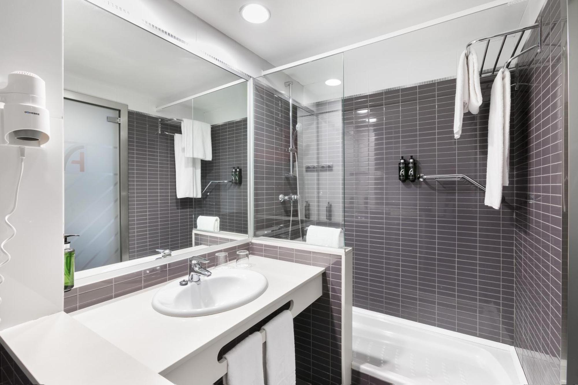 URBAN TRIPLE Room,1571276894:JPEG